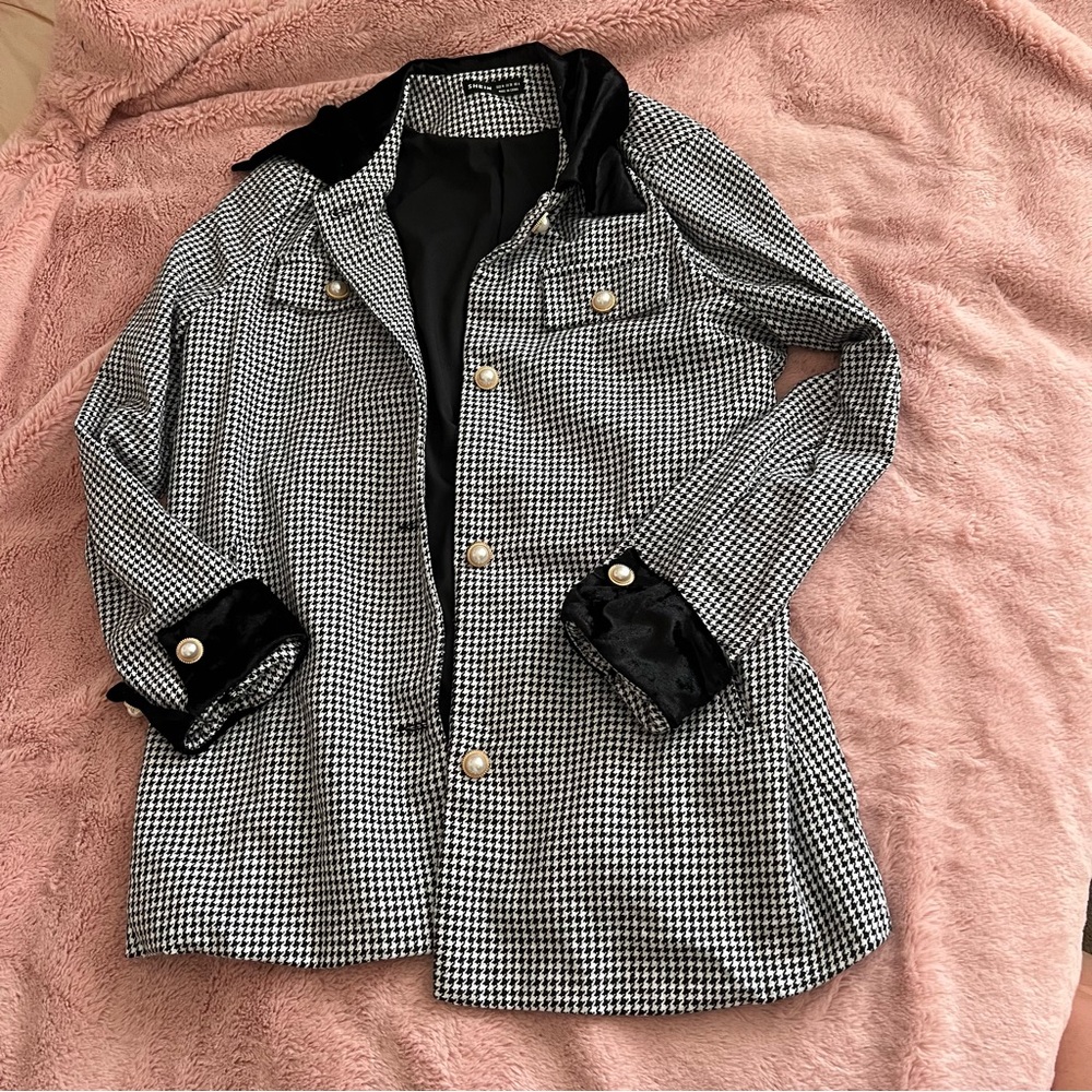 SHEIN Black and White Houndstooth Blazer